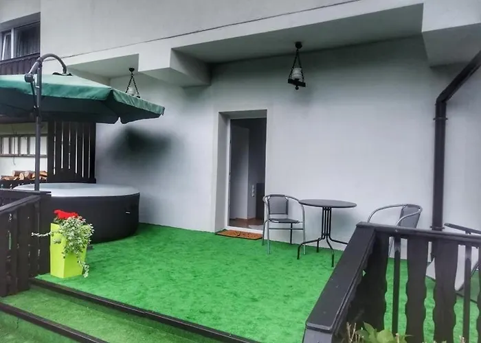 Bukowy Z Basenem דירה